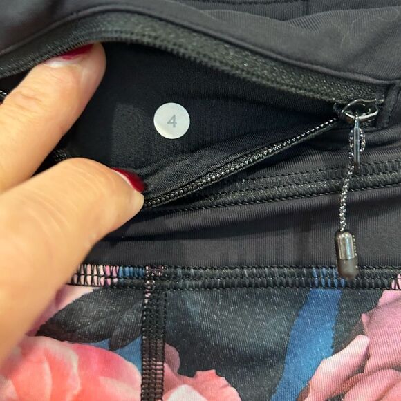 Lululemon Run Women’s Inspire Crop II Leggings Secret Garden Pattern Size 4 - Picture 7 of 8